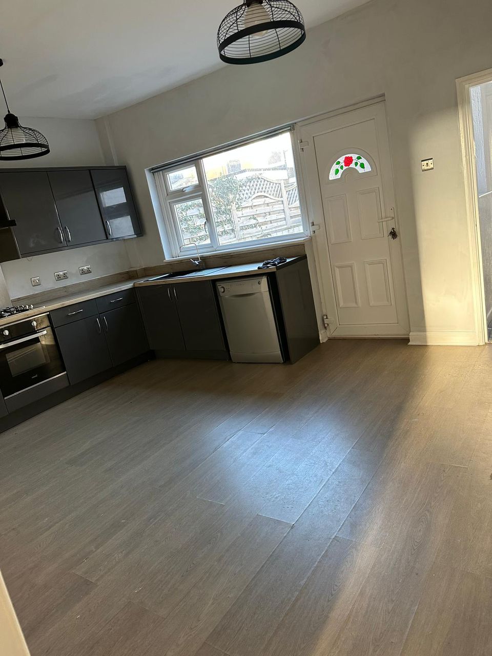 Kitchen deep clean after by BLUELINE PRIME LTD
